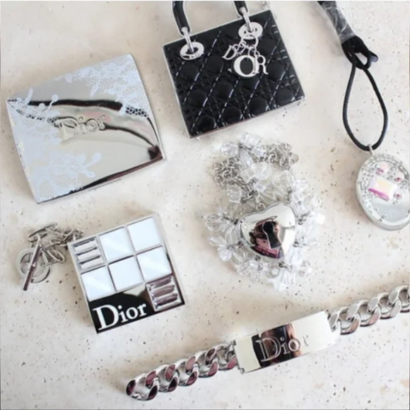 Dior Collectible Dual Gloss Toggle Compact (HTF/Ltd Edition/NIB) - Picture 7 of 13